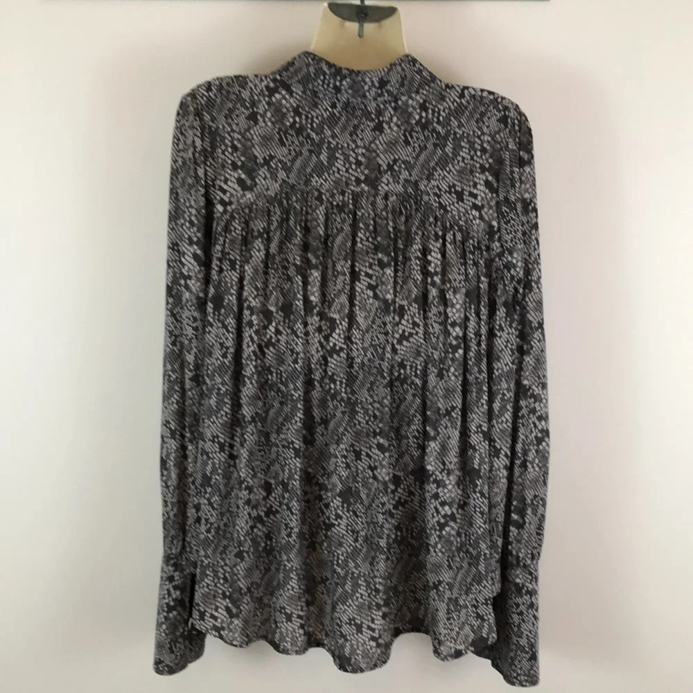 Free People Modern Muse Snakeskin Button Down Peasant Bouse Size Small - Picture 6 of 8